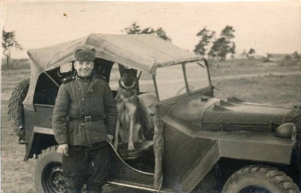 Шофер Ставров с собакой